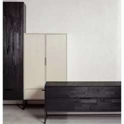 Wohnen 149 cm hoher Schrank in Hellgrau - Lergavano