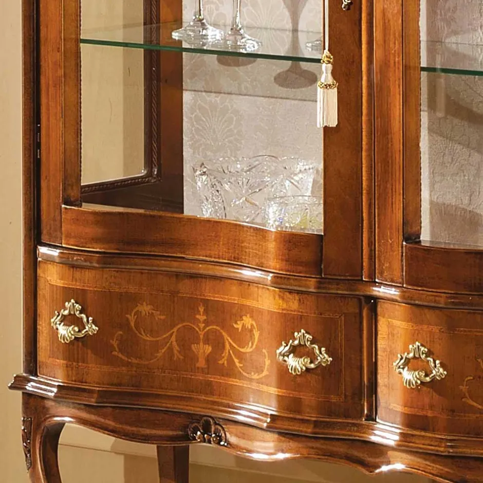 Barock Vitrine 2-türig Agosto mit Nussbaum Furnier^Wohnen Outlet