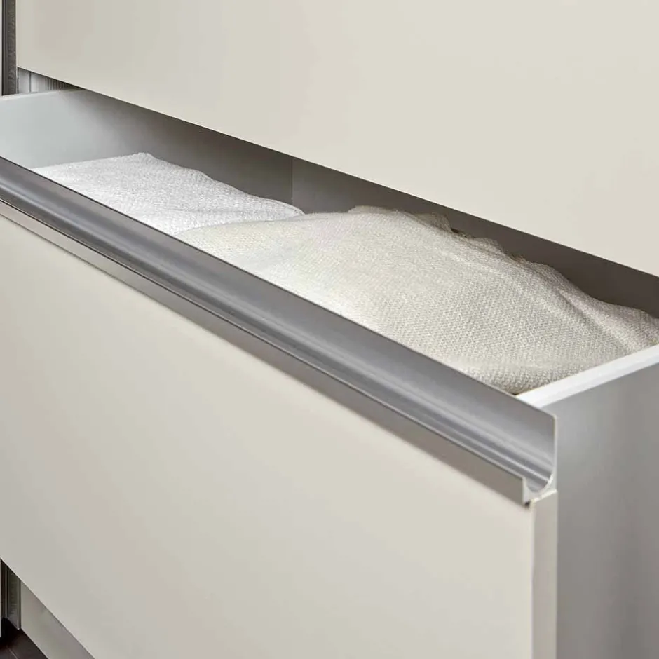 Beiger Schlafzimmerschrank Pastranav mit sechs Schubladen^Wohnen