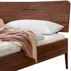 Bettgestell in 140x200 aus Nussbaum Massivholz - Vaslui^Wohnen Discount