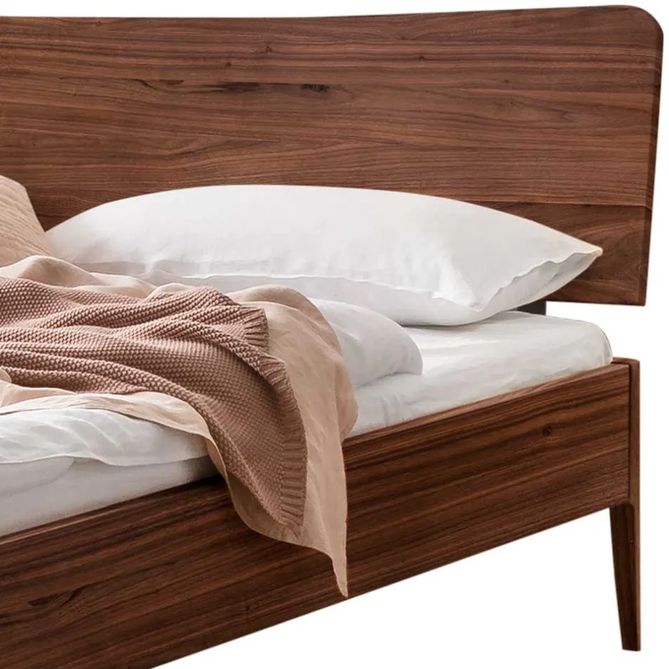 Bettgestell in 140x200 aus Nussbaum Massivholz - Vaslui^Wohnen Discount