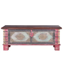 Charakterstarke Holztruhe mit Metallgriffen - Agacina^Wohnen Clearance