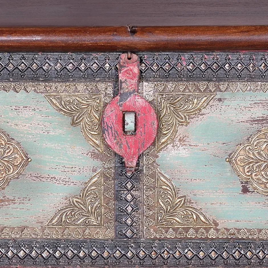 Charakterstarke Holztruhe mit Metallgriffen - Agacina^Wohnen Clearance