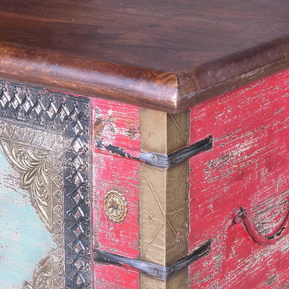 Charakterstarke Holztruhe mit Metallgriffen - Agacina^Wohnen Clearance