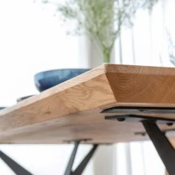 Eleganter Esszimmertisch aus massivem Eichenholz - Licium^Wohnen Clearance