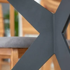 Eleganter Esszimmertisch aus massivem Eichenholz - Licium^Wohnen Clearance