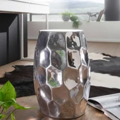 Fassförmiger Designtisch aus Aluminium - Herri^Wohnen Online