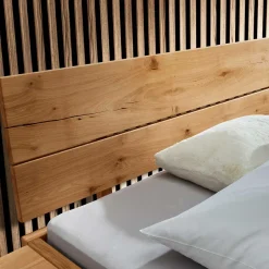 Holzbett in Schwebeoptik aus Wildeiche - Moby (dreiteilig)^Wohnen Online