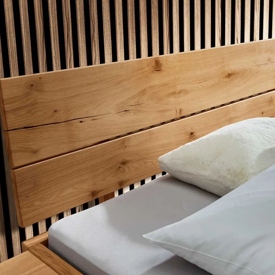 Holzbett in Schwebeoptik aus Wildeiche - Moby (dreiteilig)^Wohnen Online