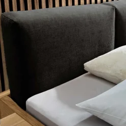 Holzbett mit Chenille Kopfteil & Nachttische - Nadescha (dreiteilig)^Wohnen Outlet