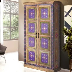 Holzschrank mit farbstarken Ornamentmustern - Ammie^Wohnen Online