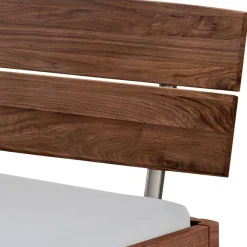 Industrial Bett aus Nussbaum massiv - Bluesa^Wohnen Hot