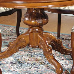 Klassische Essgruppe in Rund - Vennezo^Wohnen