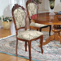 Klassische Essgruppe in Rund - Vennezo^Wohnen