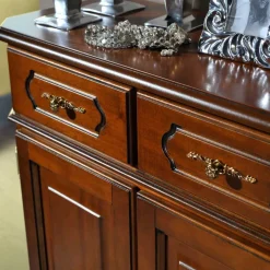 Klassische Kommode in Nussbaum - Uno^Wohnen