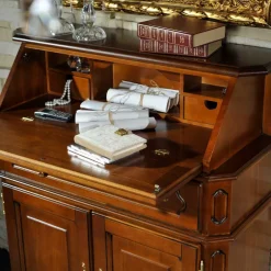 Klassischer Sekretär in Nussbaum - Uno^Wohnen Outlet