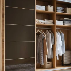 Wohnen Kleiderschrank mit Schwebetüren in Dunkelbraun - Vutonia