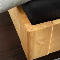 Wohnen Massives Holzbett mit Kufengestell - Vorianca