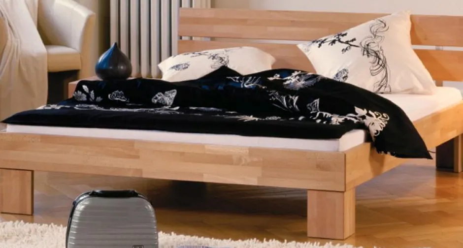 Wohnen Massivholzbett Logan aus Buche