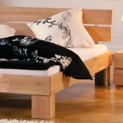 Wohnen Massivholzbett Logan aus Buche