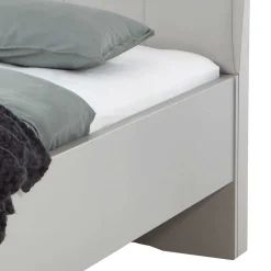 Wohnen Modernes Designbett in hellem Grau - Nucina