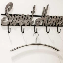 Wohnen Schwarze Wandgarderobe mit Schriftzug - Geniale