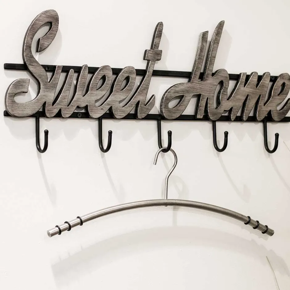 Wohnen Schwarze Wandgarderobe mit Schriftzug - Geniale