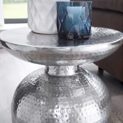 Wohnen Stylischer Metalltisch mit Vasen Design - Myranga