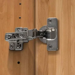 8-türiger Schrank in Erle teilmassiv - Dilacco^Wohnen Online