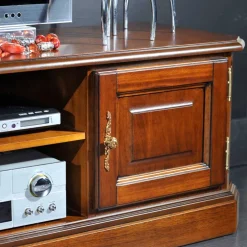 TV Lowboard in Nussbaum mit Metallgriffen - Uno^Wohnen Hot