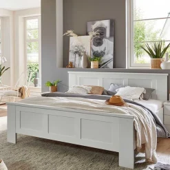 Weißes Doppelbett im Landhaus Look - Flinn^Wohnen New